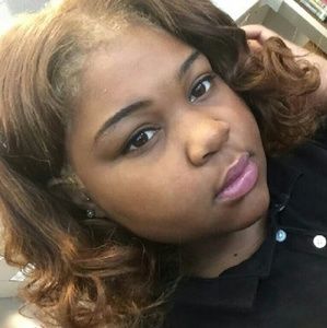 Meet your Posher, Desiree