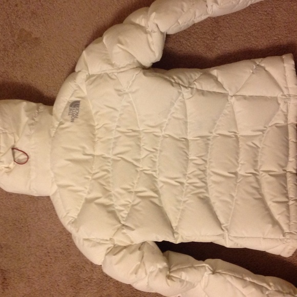 XS Women's North Face Jacket - Picture 3 of 4