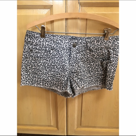 Cute cheetah print Jean shorts
