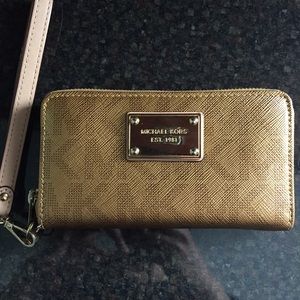 Michael Kors wristlet