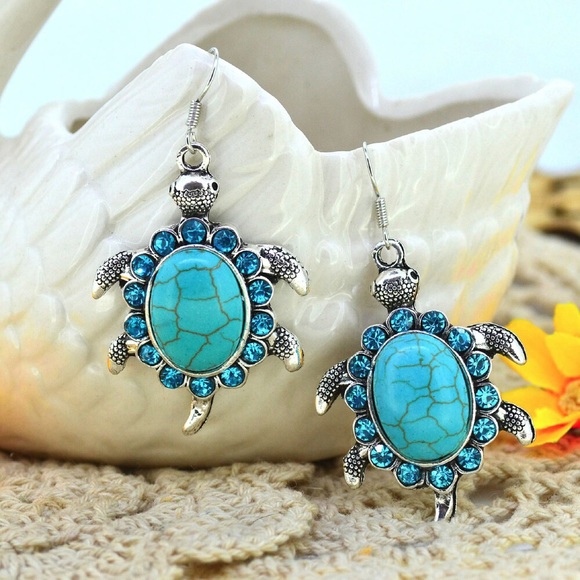 Jewelry - NEW Turtle Earrings