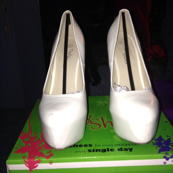 White pumps size 9 new still on box