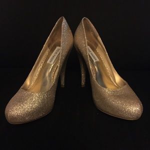Steve Madden Gold Glitter Pumps