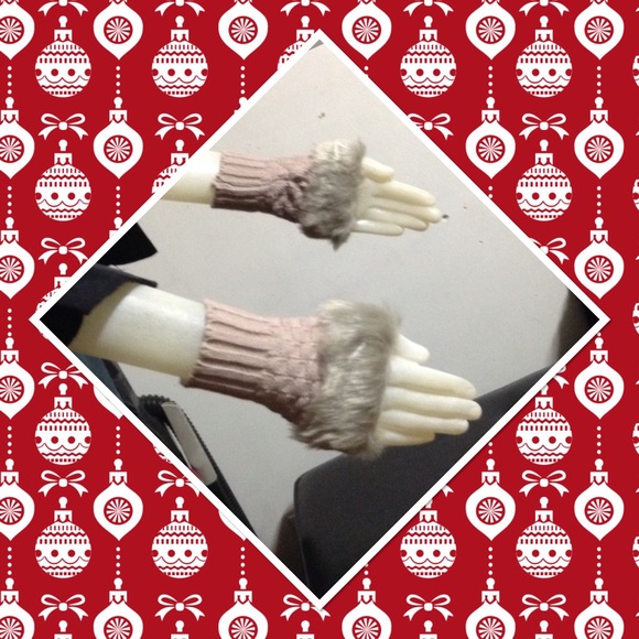 Last 1 Tan Faux rabbit fur wrist fingerless gloves - Picture 2 of 2