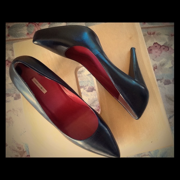 Max Studio Shoes - Heels. Black. High quality leather.