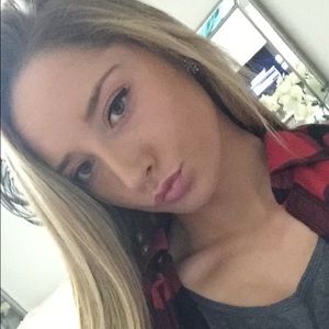 Meet your Posher, Daniella