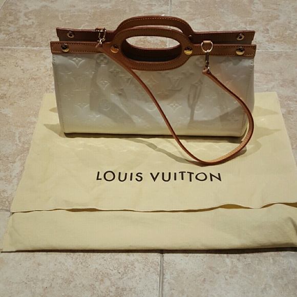 Louis Vuitton Handbags - Authentic louis vuitton ivory pearlized clutch