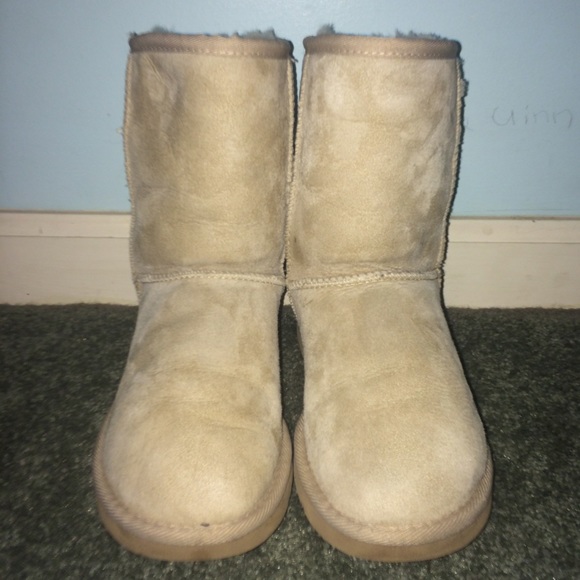 UGG Classic Short Boot