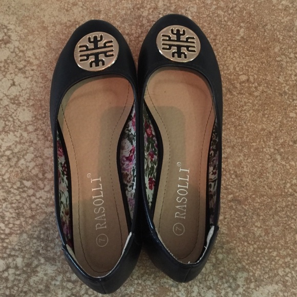 Cute black flats (size 7)
