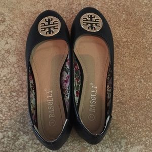 Cute black flats (size 7)