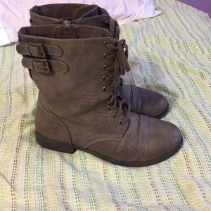 Combat boots