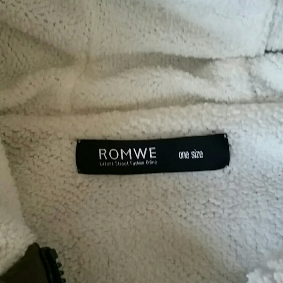 Army Green winter coat - Picture 2 of 3