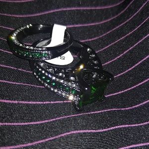 New Gorgeous Black base & Green CZ ring sz9