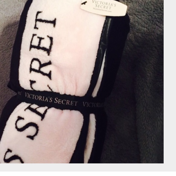 Brand new Victoria Secret plush throw blanket
