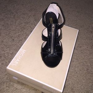 Michael Kors Berkley T Straps