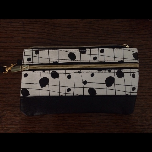 small purse/wallet or makeup bag