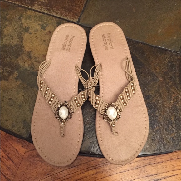 Size 11 women's flip flops