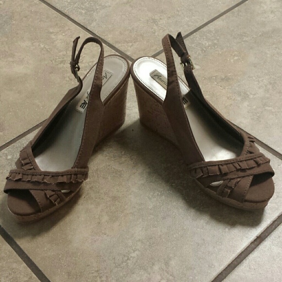 American Eagle Chocolate Ruffle Wedges