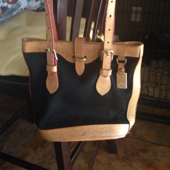 Small dooney and bourke purse