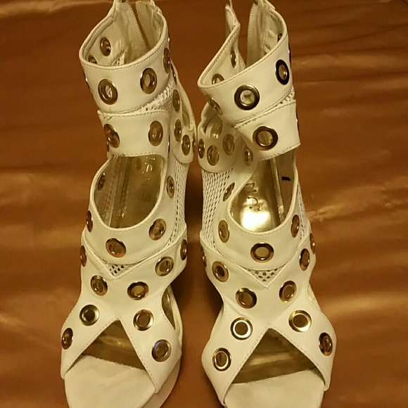 Sandals - Picture 1 of 4