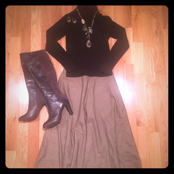 Brown/tan plaid pattern midi-skirt