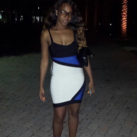 Your Fellow Posher!! 💋 - Picture 2 of 3