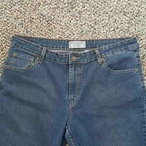 Levi Strauss misses 16 LONGS!