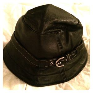 Black leather coach hat with buckle