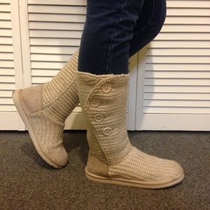 Old Navy sweater snow boots
