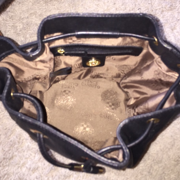 BEAUTIFUL Vince Camuto Bucket Bag - Picture 2 of 4