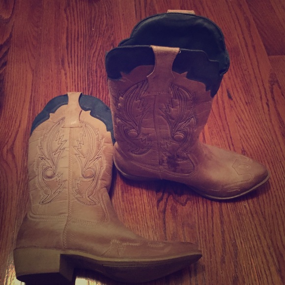 Size 7.5 Coconut Cowboy Boots