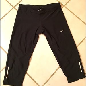 Nike cropped workout pants. Size Medium.