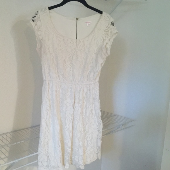 White lace dress perfect for spring and summer!