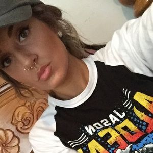 Meet your Posher, Caitlin