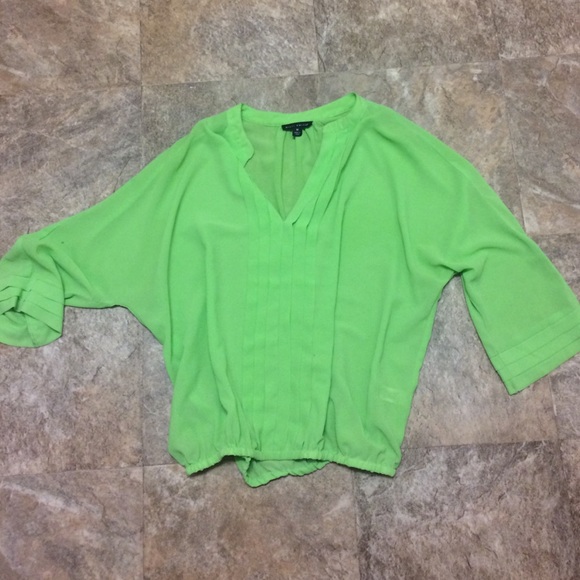 Lime 3/4 sleeve professional attire.