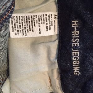 Ripped high wasted jeans