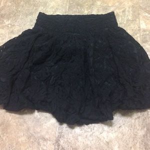 Black lace-flower patterned skirt!