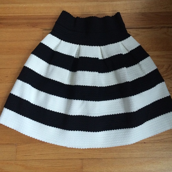 🎉Host Pick! 🎉 Anthropologie Scalloped Skirt