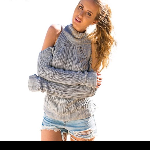 Sweaters - 🎁🎁🎉Grey Top🎊🎊💕🎊