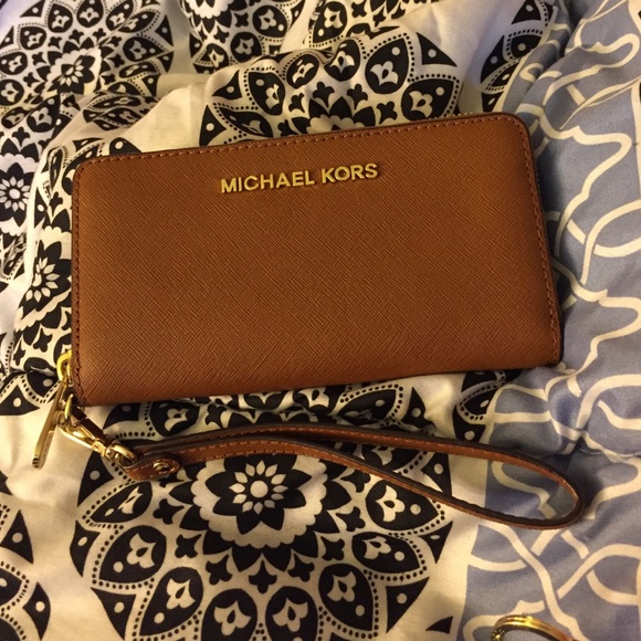 Authentic Michael kors wallet wristlet - Picture 1 of 4