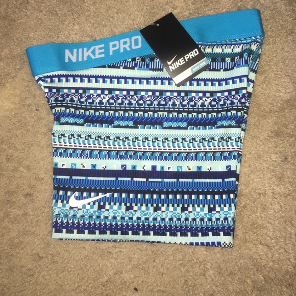 ✔️Brand new Nike Compression Shorts✔️