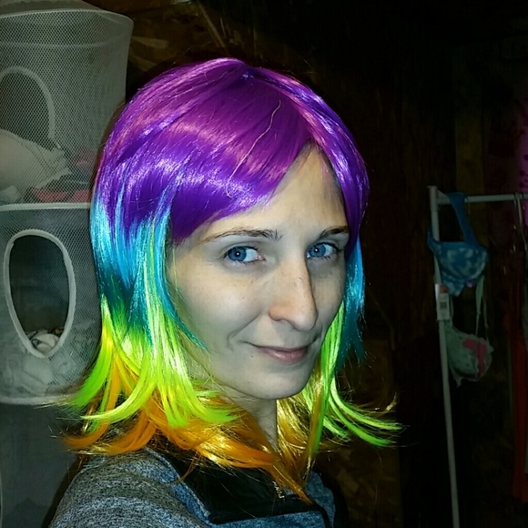 Colorful wig layered - Picture 3 of 4