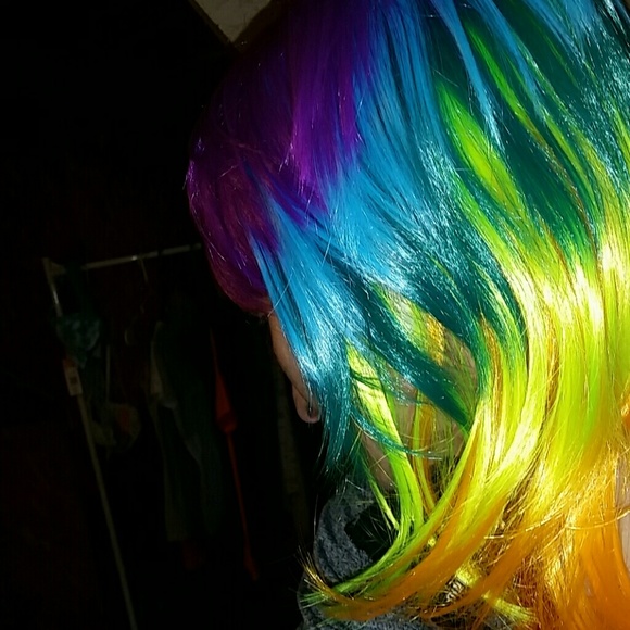 Colorful wig layered - Picture 4 of 4