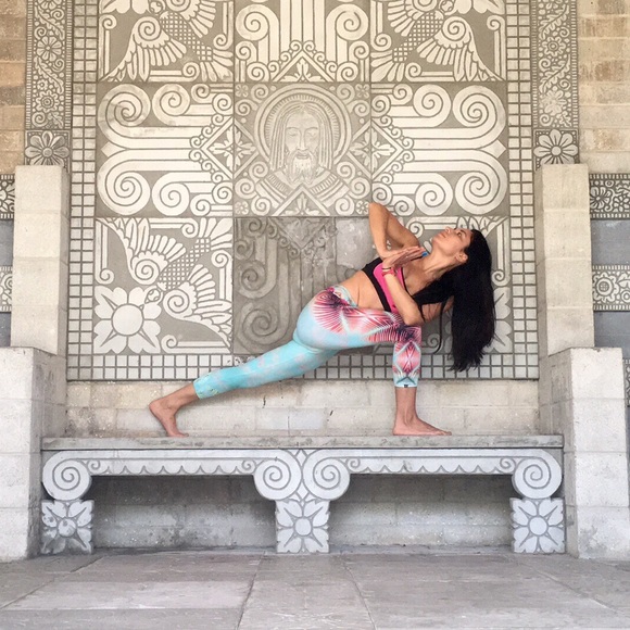 Meet your Posher, Christina - Picture 2 of 4