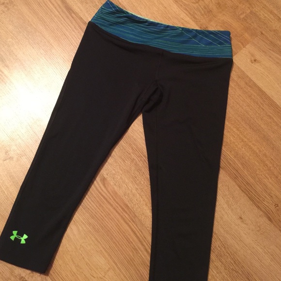 Under armour crop pants