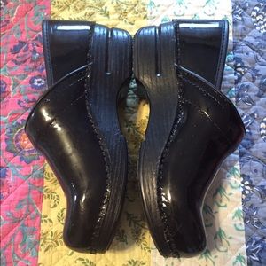 Dansko clogs patent leather black 38