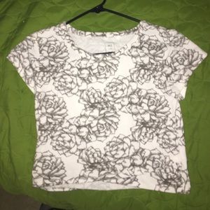 black and white flower top.