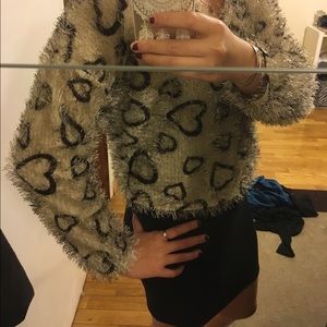 Tops. Sweater. Good condition.