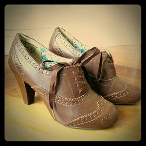 American Eagle Oxford Heels