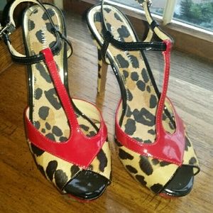 NEW Gianni Bini Leopard & Red Patent T-Strap